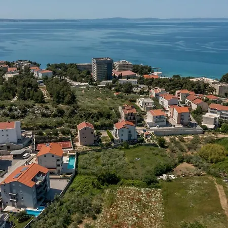 Karlo Podstrana