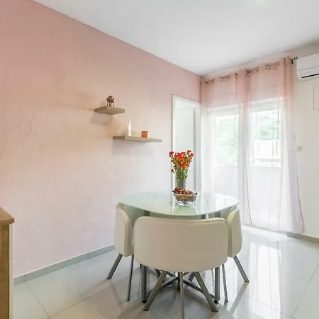 Karlo Apartman Podstrana