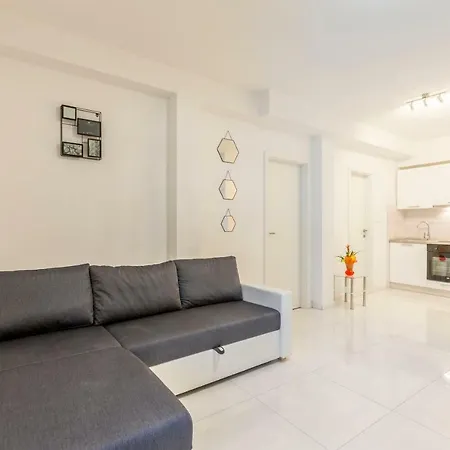 Karlo Apartment Podstrana