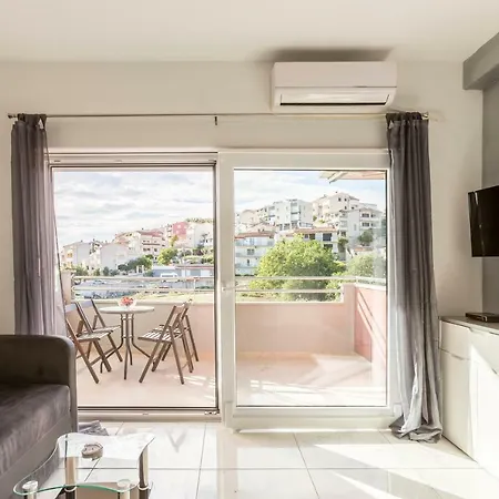 Karlo Apartman *