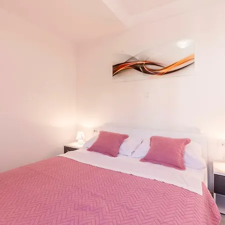 Karlo Apartman *