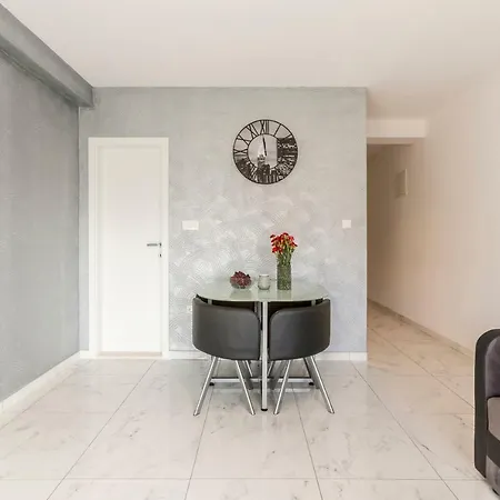 Karlo Apartman *