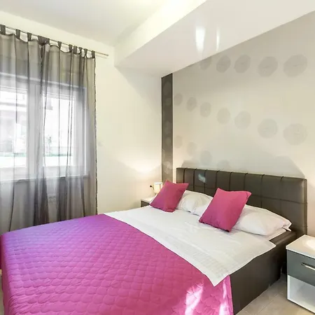 Karlo Apartman Podstrana